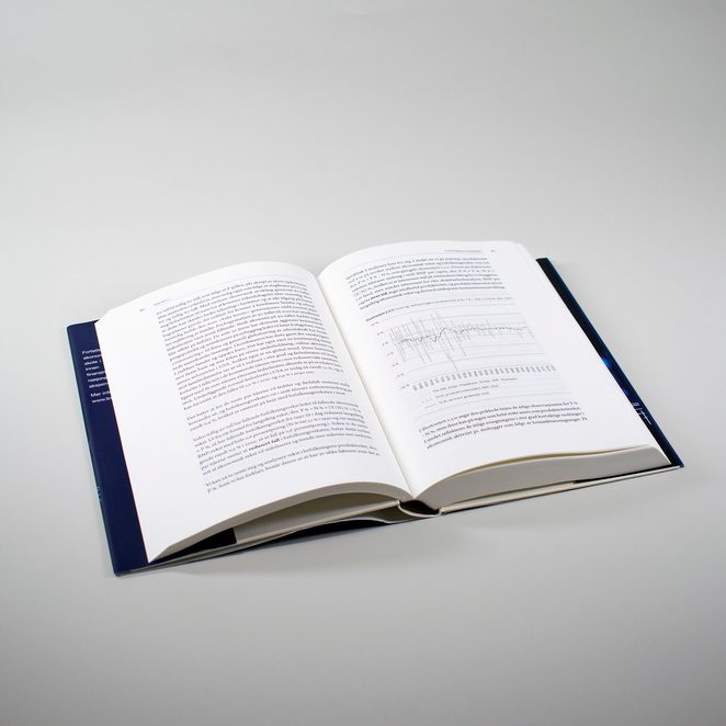 Et oppslag fra boken hvor det er en informasjonsgrafikk på høyre side.