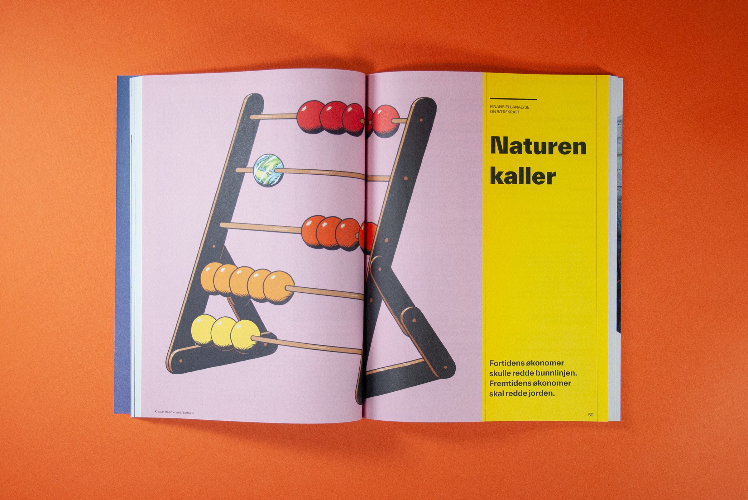 Dette bildet viser et oppslag av en ny del som presenteres. På venstre side og halve høyre er det en illustrasjon. Teksten sier "Naturen kaller".