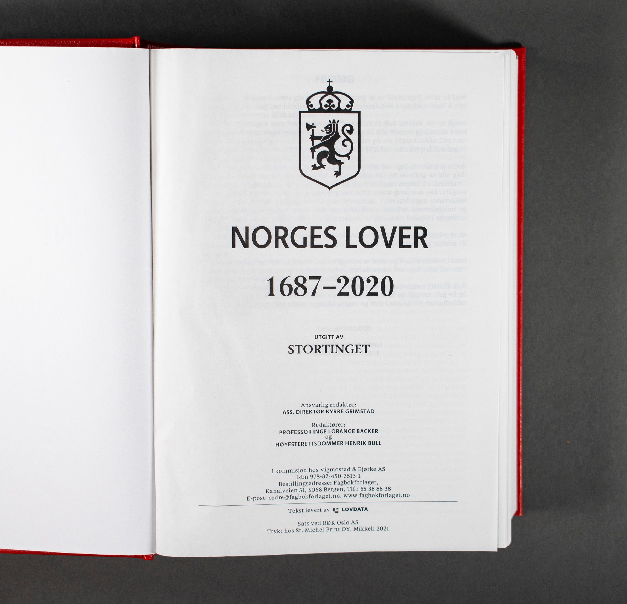 Dette bildet viser tittelsiden i boken, hvor det står tittel og undertittel på boken, samt teknisk informasjon.